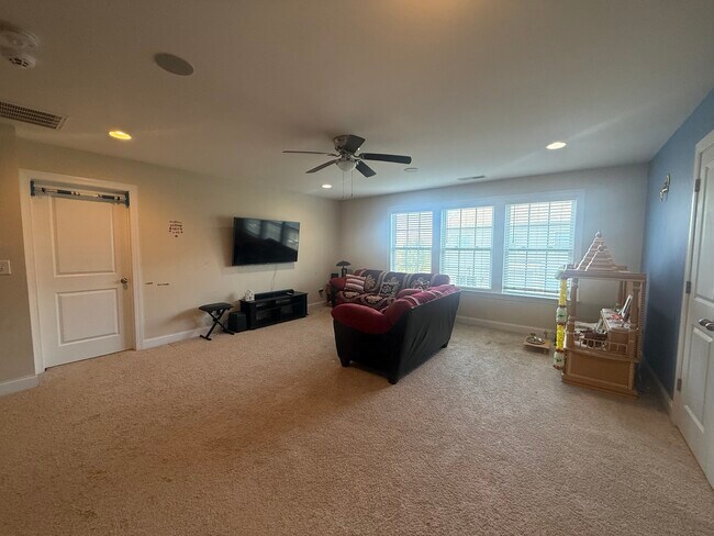 Building Photo - 11215 Streamwood Ln NW