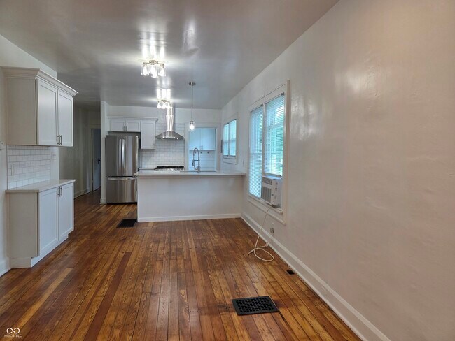Building Photo - 774 Dequincy St
