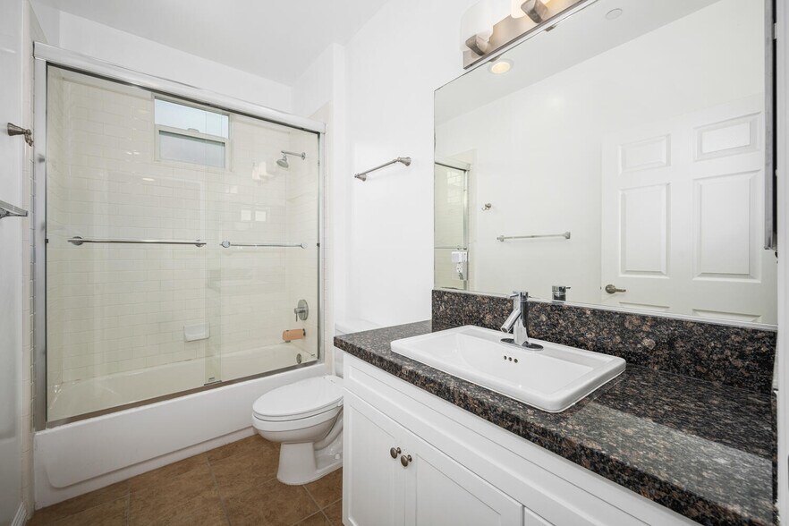 Building Photo - 7403 S Sepulveda Blvd