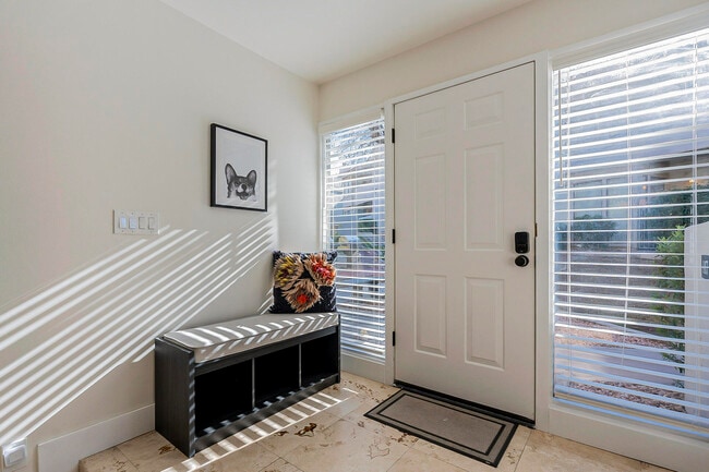 Building Photo - 1820 E Morten Ave