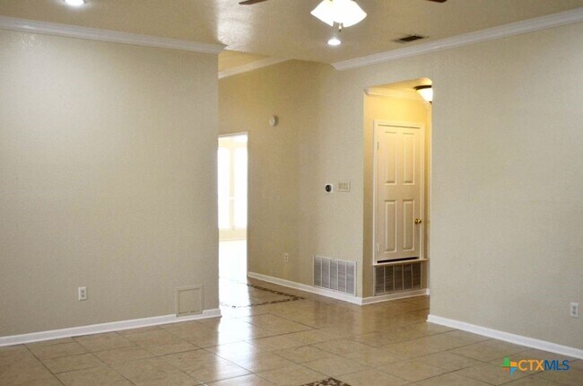 Building Photo - 4411 Kit Carson Trail