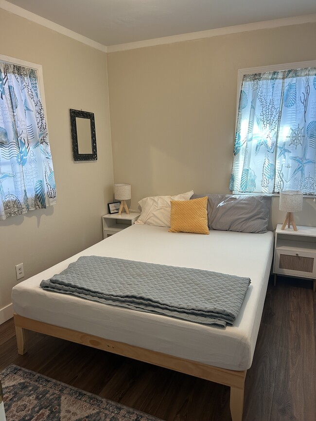 Building Photo - 260 Santa Monica Dr