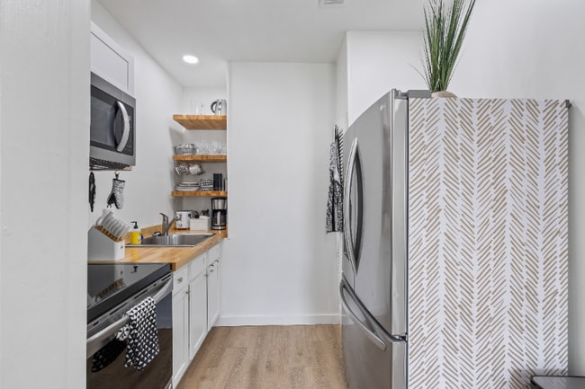 Building Photo - 311 Chatham St