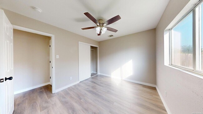 Building Photo - 145 S Willow Way