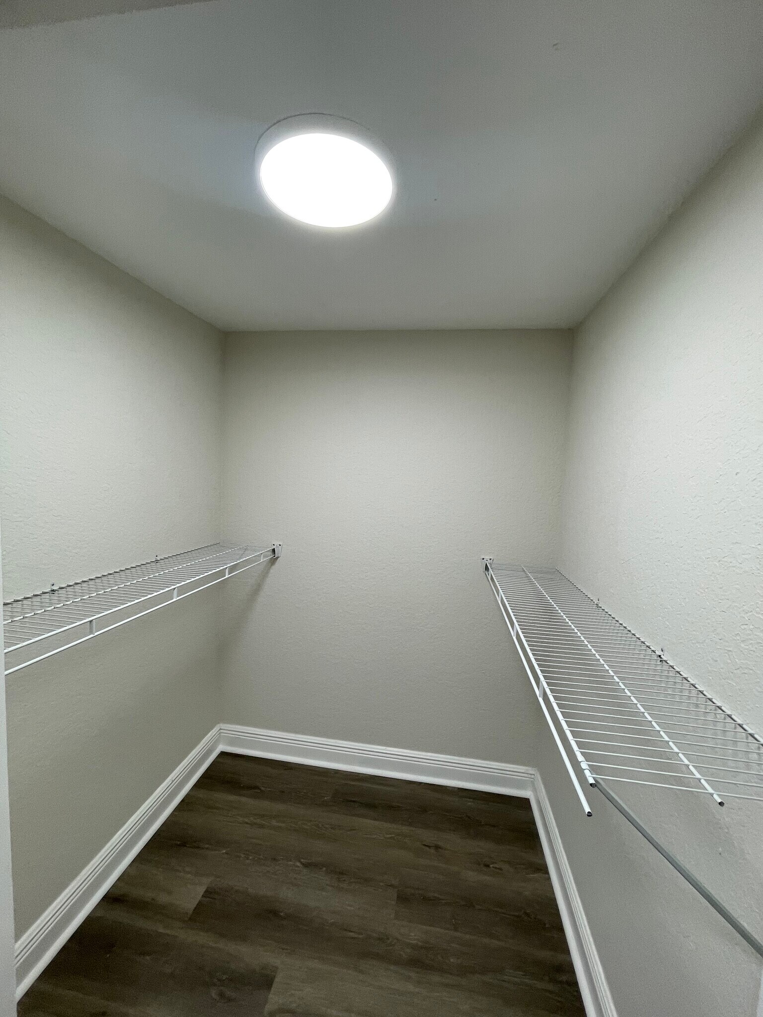 Building Photo - 2850 N Oakland Forest Dr