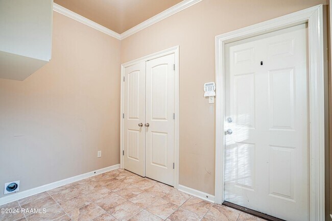Building Photo - 101 Tara Oak Dr