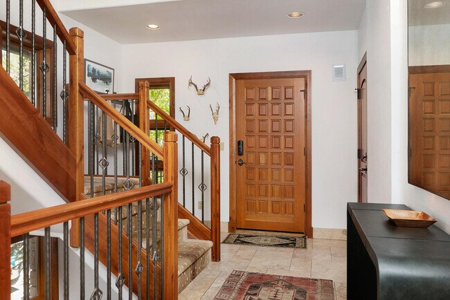 Building Photo - 100 Aspen Ridge Dr