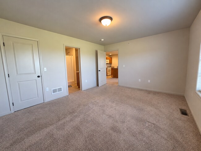 Building Photo - 172 Randolph Dr