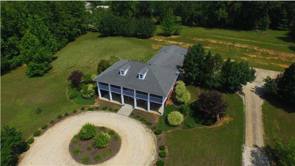 Building Photo - 198 Schools Dr