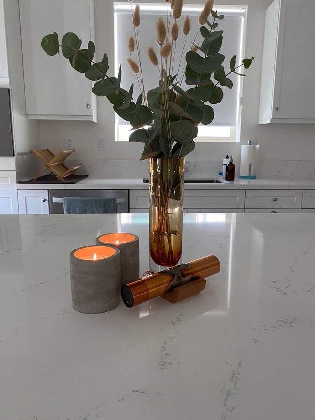 Building Photo - Vibrant 3 story 2bed/2.5bath home at the Mill at Broadway