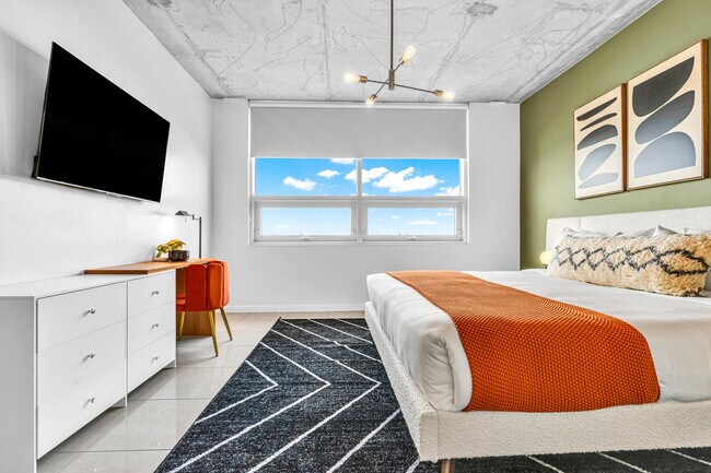 Building Photo - 3256 NE 1st Ave