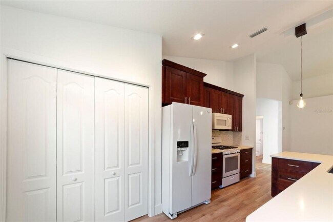 Building Photo - 24407 Rolling View Ct