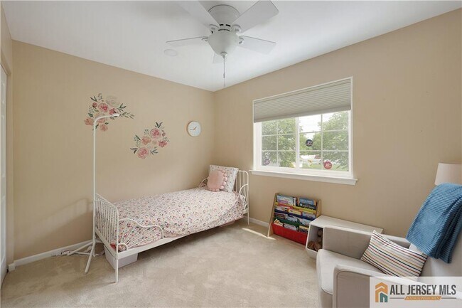 Building Photo - 160 Buttonwood Dr