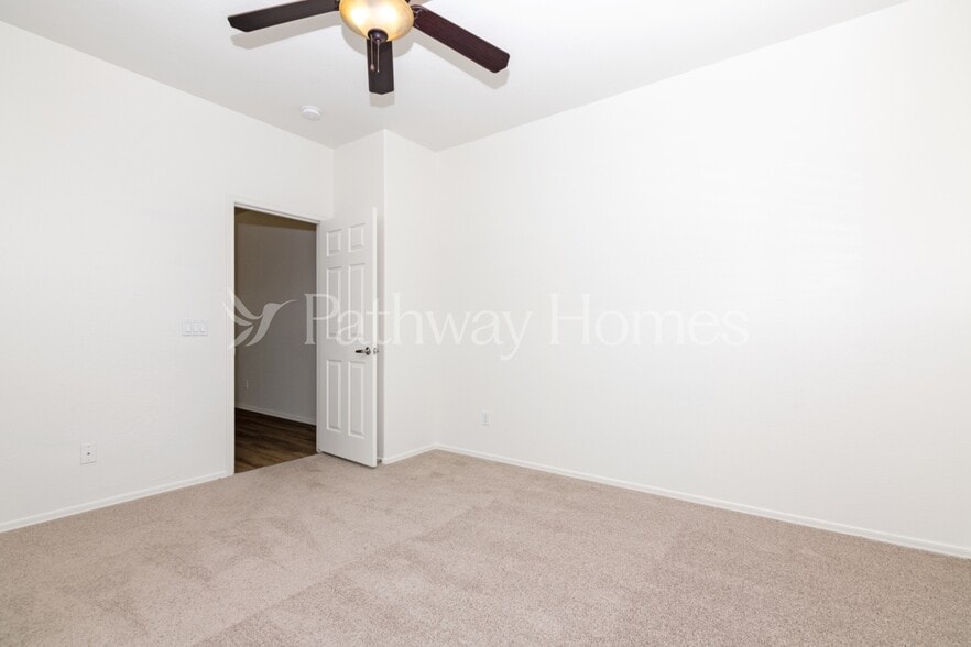 Building Photo - 4205 E Del Rio Dr