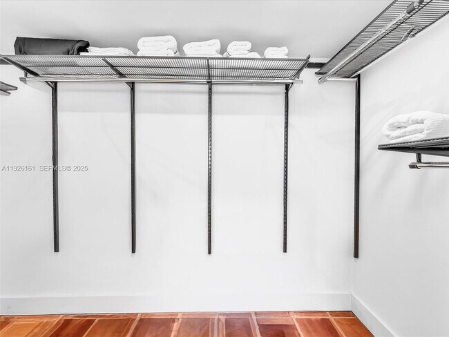 Building Photo - 1881 Washington Ave