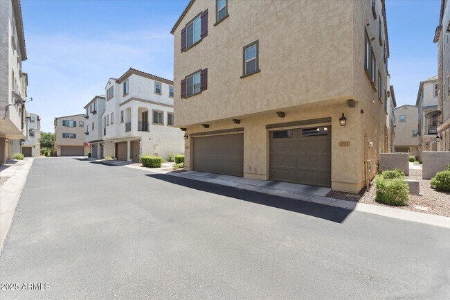 Building Photo - 1731 E Chelsea Ln