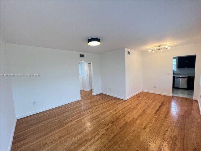 Building Photo - 531 NE 82nd Terrace