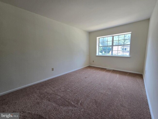 Building Photo - 1417 S Farmview Dr