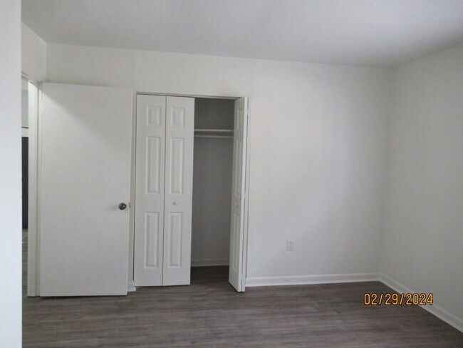 Building Photo - 251 Rast St