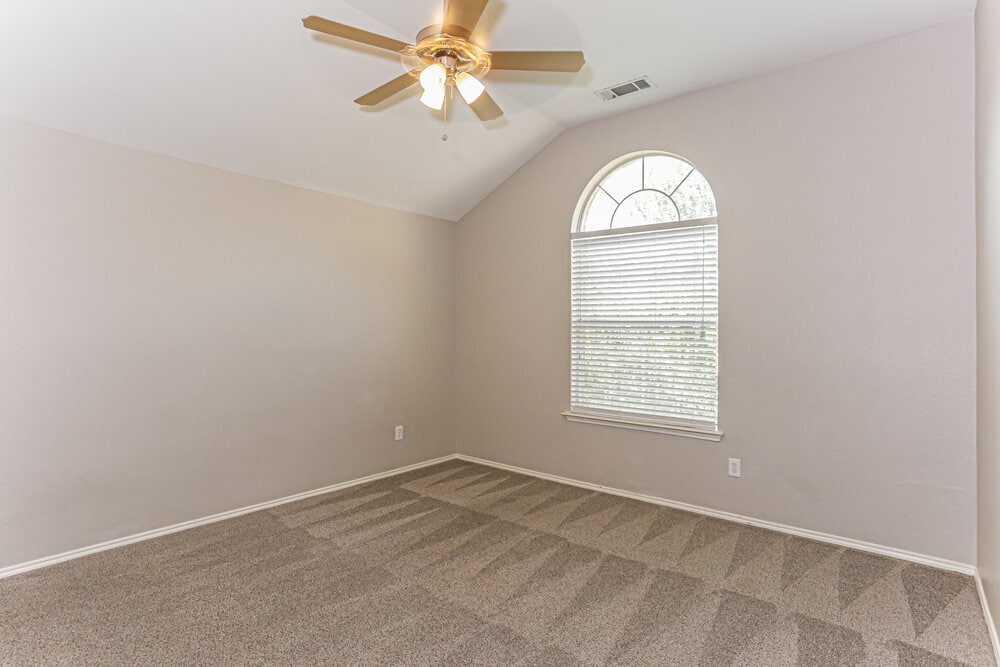 Building Photo - 1630 Redwood Dr