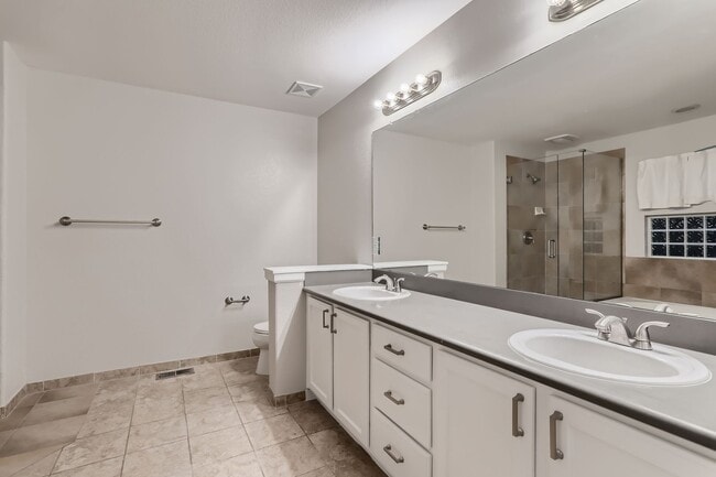 Building Photo - Newly Remodeled Home in the Broadlands!  4...