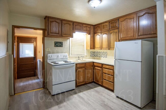 Building Photo - 2-Bedroom Duplex