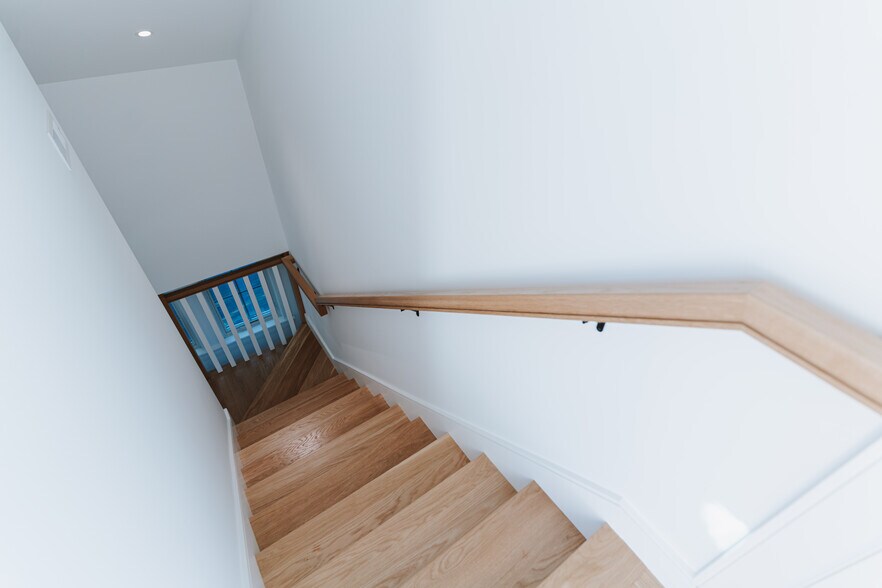 Building Photo - 5 Thurston St