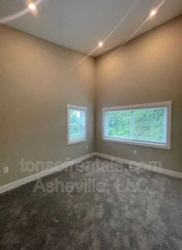 Building Photo - 63 East St