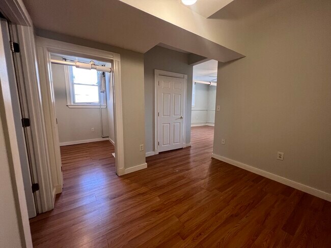 Building Photo - 7 Sherborn Ct