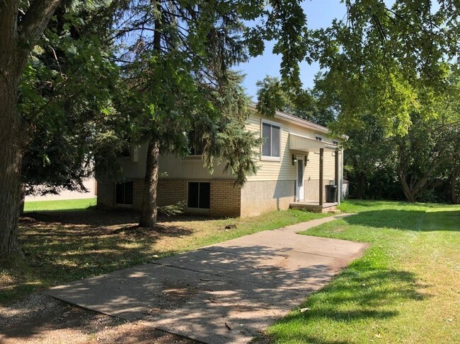 Primary Photo - 480 Eastman St