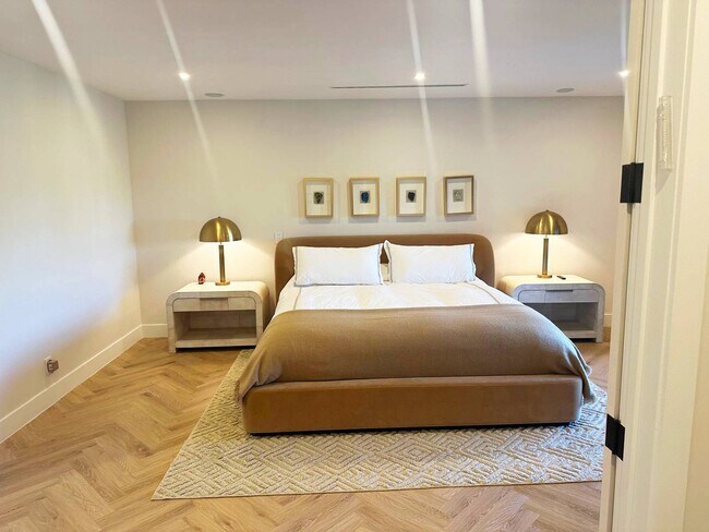 Building Photo - 4312 NE 22nd Ave