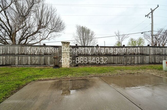 Building Photo - 13313 SW 2nd Terrace