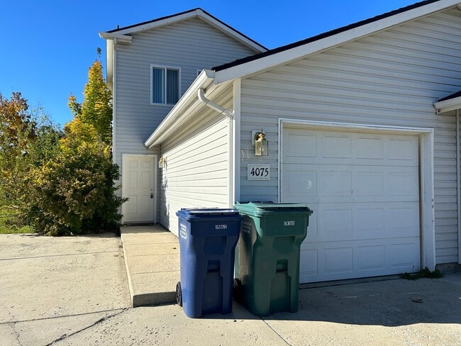 Building Photo - Spacious 2 Bed, 1.5 Bath in CDA!