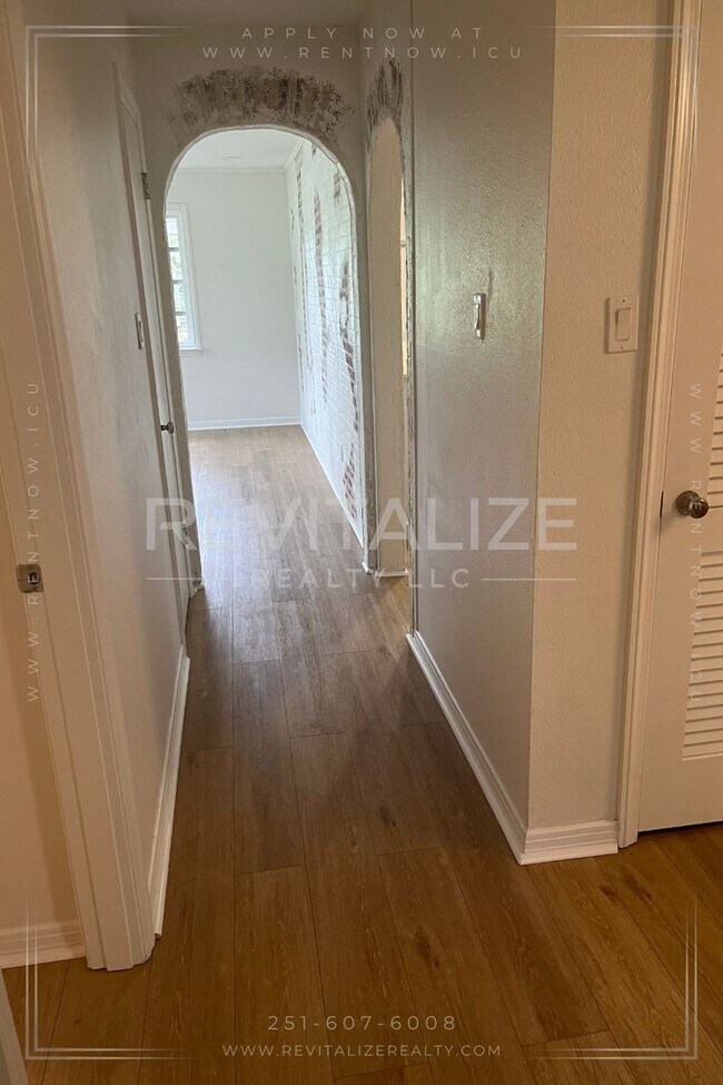 Building Photo - Beautiful 3 bedroom 1 bathroom on Dauphin ...