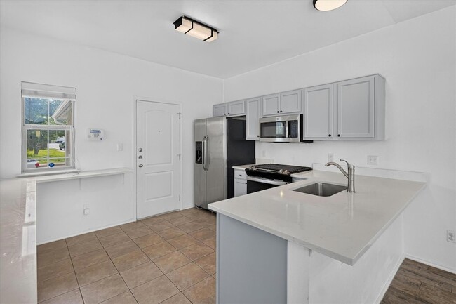 Building Photo - 15111 Parrish Ln