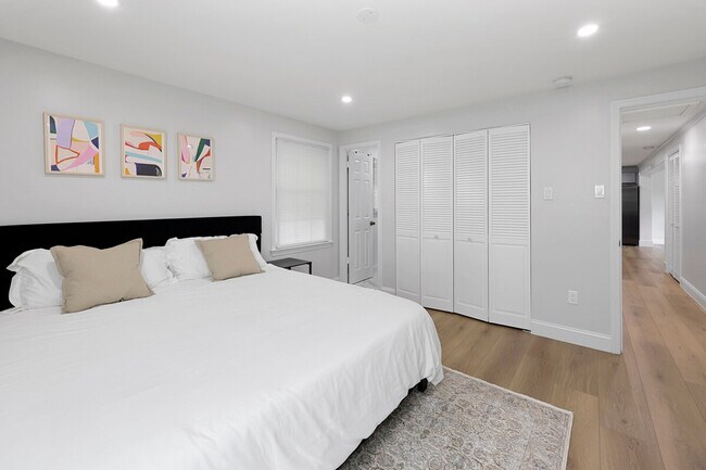 Building Photo - 5912 36th Ave