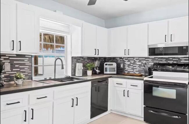 Building Photo - 304 SE 4th St