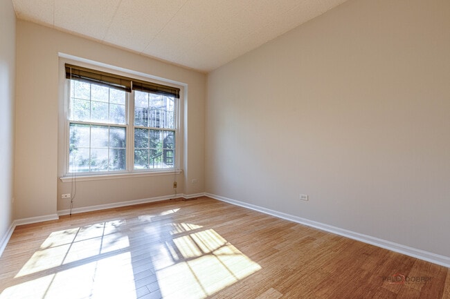Building Photo - 598 Harvey Lake Dr