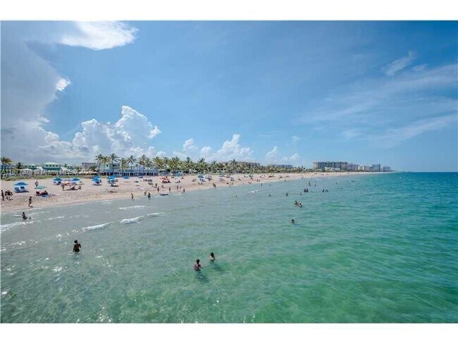 Building Photo - 4228 N Ocean Dr