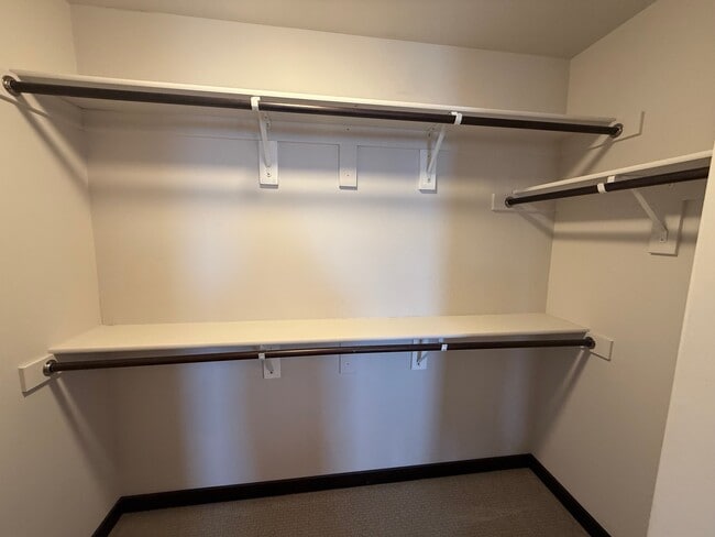 Building Photo - 5475 Vermeer Ln