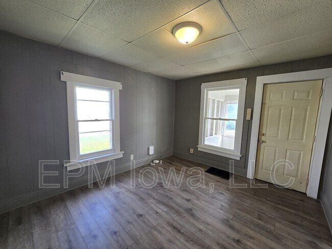 Building Photo - 211 Manson St