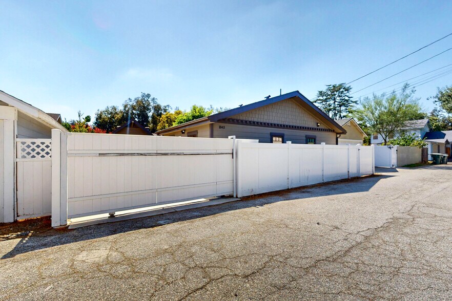 Building Photo - 1843 Las Lunas St