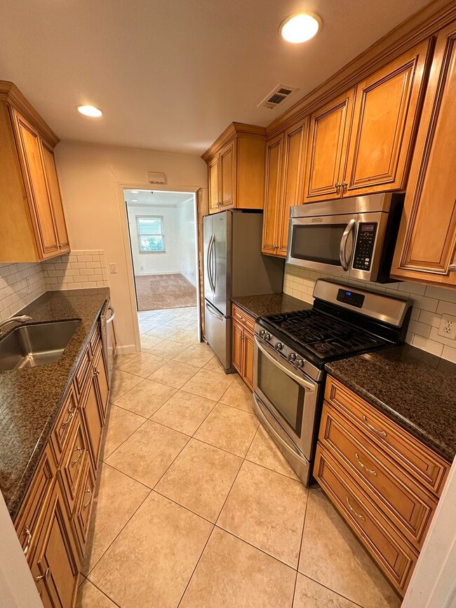 Building Photo - 2 Bed 1 Bath Single Family Home In Walnut ...