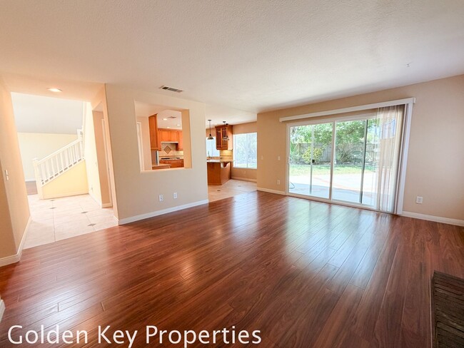 Building Photo - Move-in ready 4 bedroom / 3 bathroom home in Oceanside!
