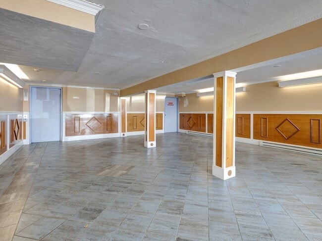 Building Photo - 18 Wrentham Rd