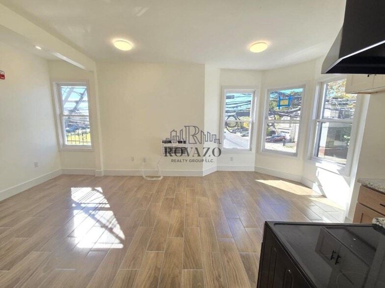 Building Photo - 634 15th Ave