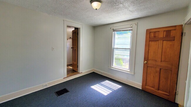 Building Photo - 266 Falls Ave