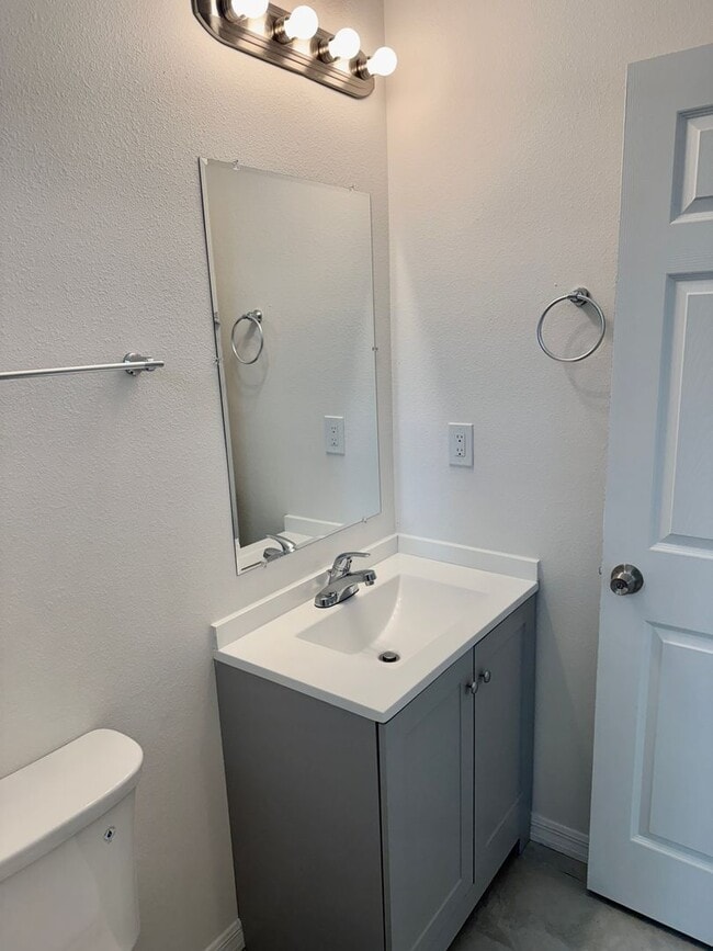 Building Photo - Brand New Home located in the heart of Tampa!