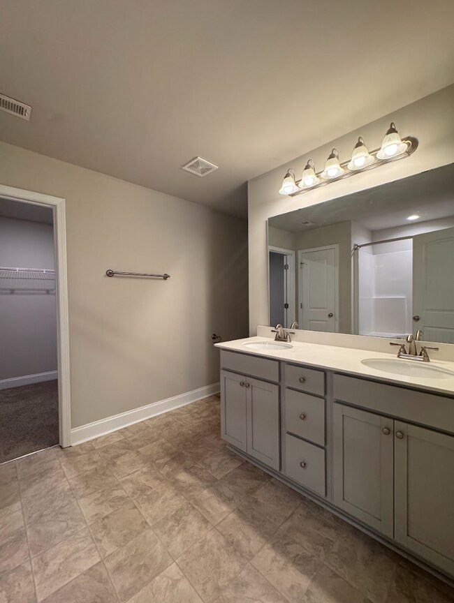 Building Photo - Just Listed! Stunning Duncan Home Minutes from BMW, GSP & I-85