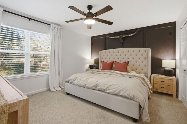 Building Photo - 1004 E Red Cedar Cir